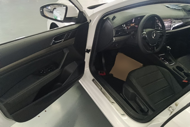 Volkswagen Lavida 2021 car image #16