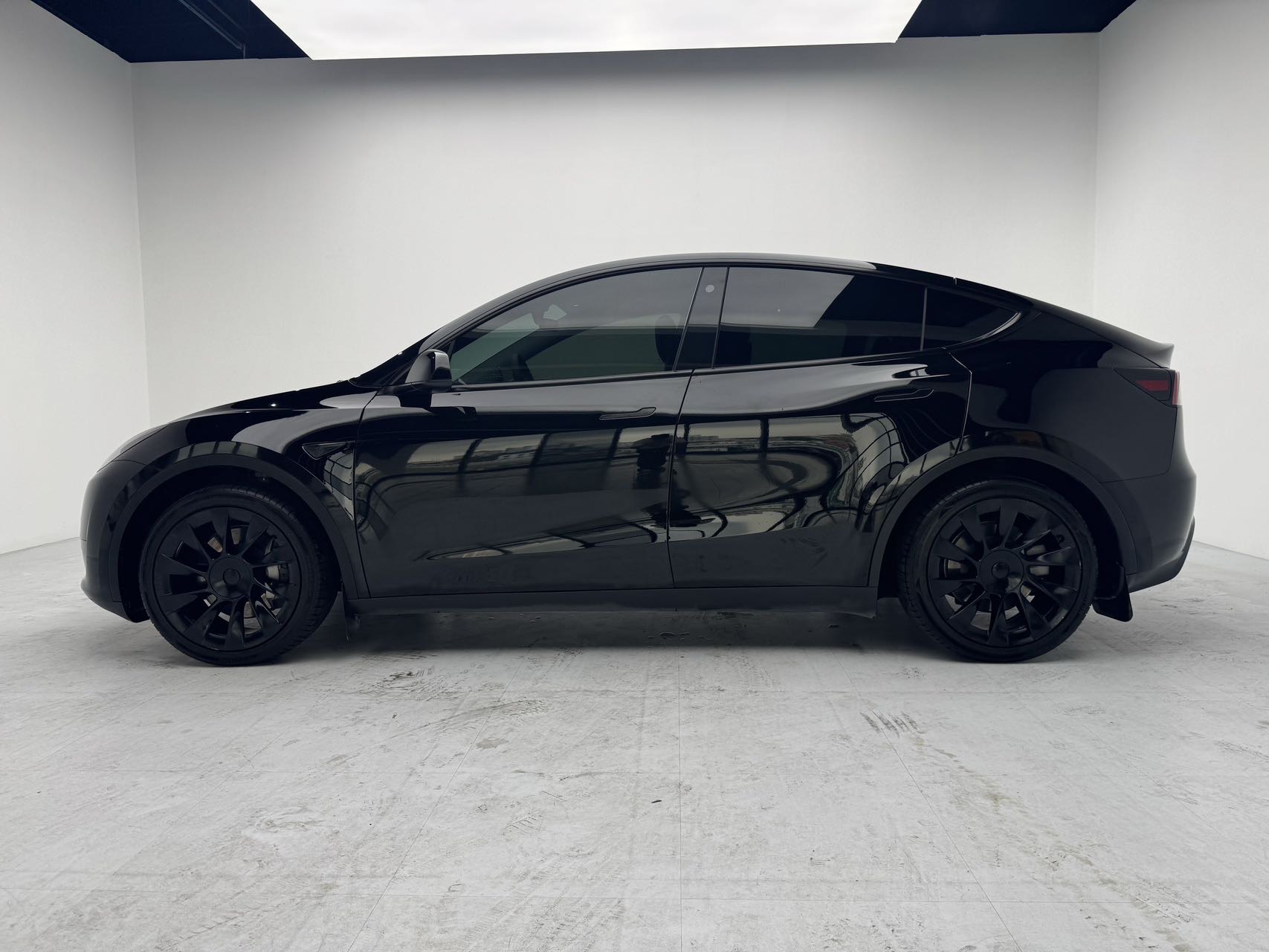 Tesla Model Y 2022 #8 Tesla Model Y 2022 car image #8