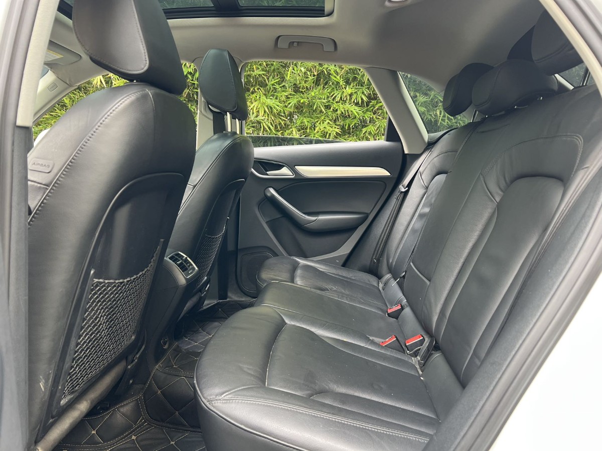 Audi Q3 2015 car image #13