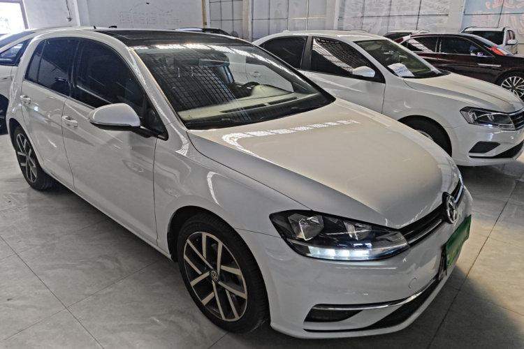 Volkswagen Golf 2020 car image #4