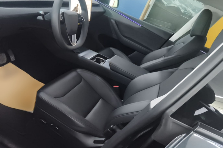 Tesla Model Y 2025 #15 Tesla Model Y 2025 car image #15