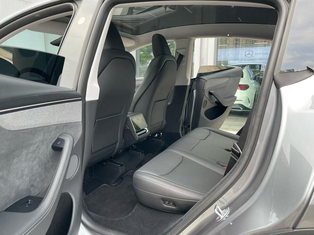 Tesla Model Y 2025 #14 Tesla Model Y 2025 car image #14