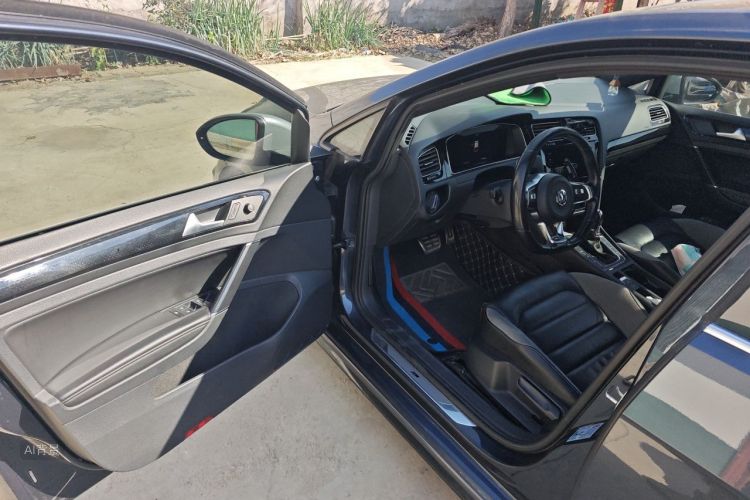 Volkswagen Golf 2020 car image #18