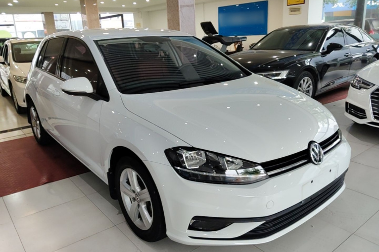 Volkswagen Golf 2018 car image #4