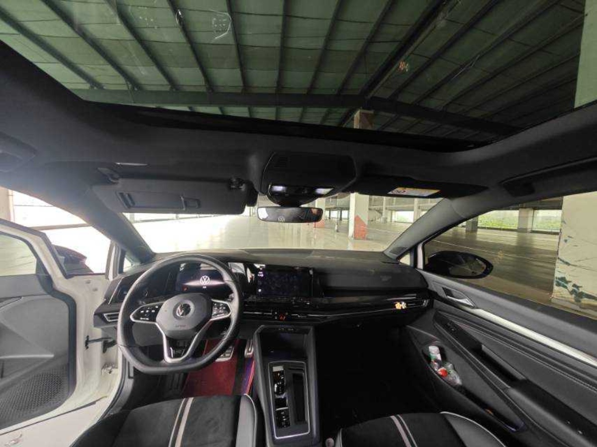 Volkswagen Golf 2022 car image #2