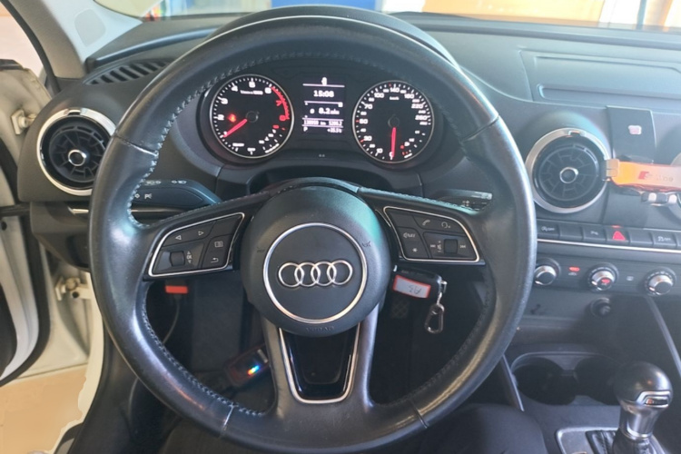 Audi A3 2018 car image #11