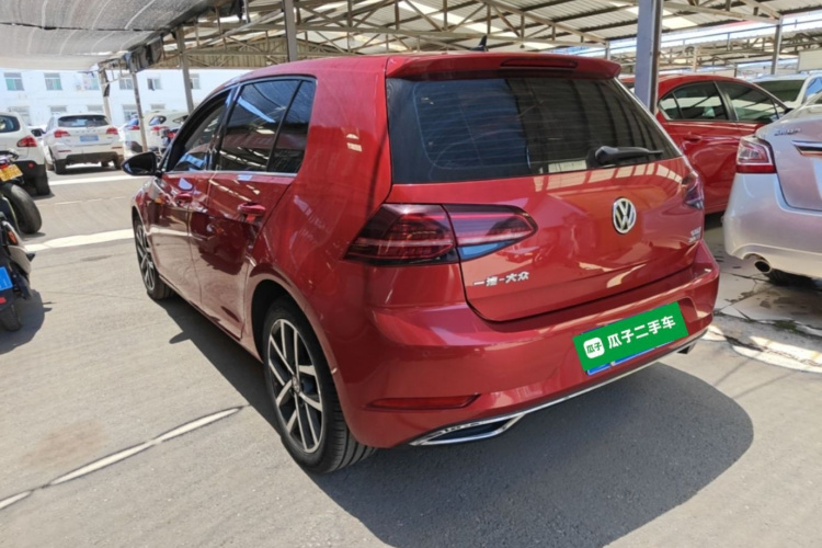 Volkswagen Golf 2019 car image #5