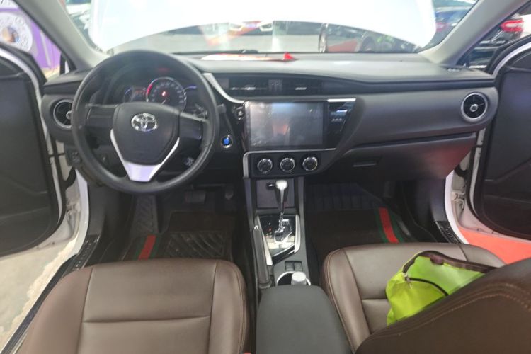 Toyota Corolla 2018 immagine di auto #10