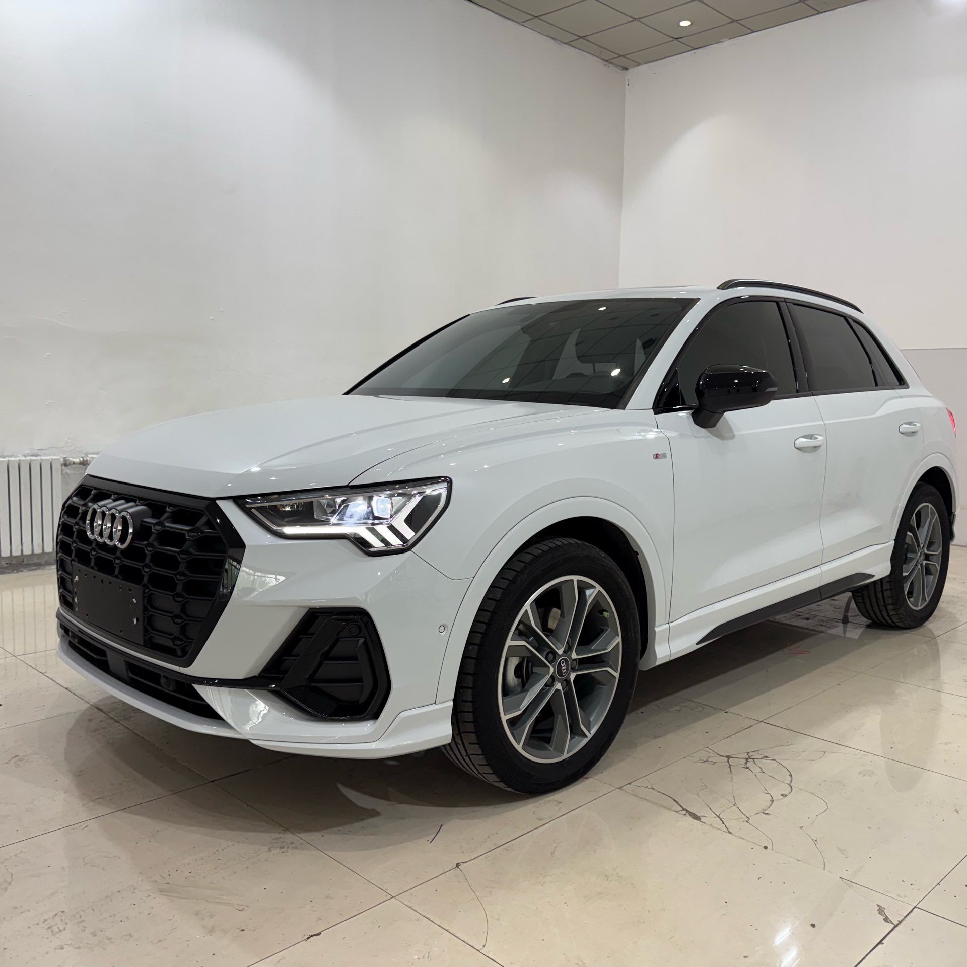 Audi Q3 2022 car image 