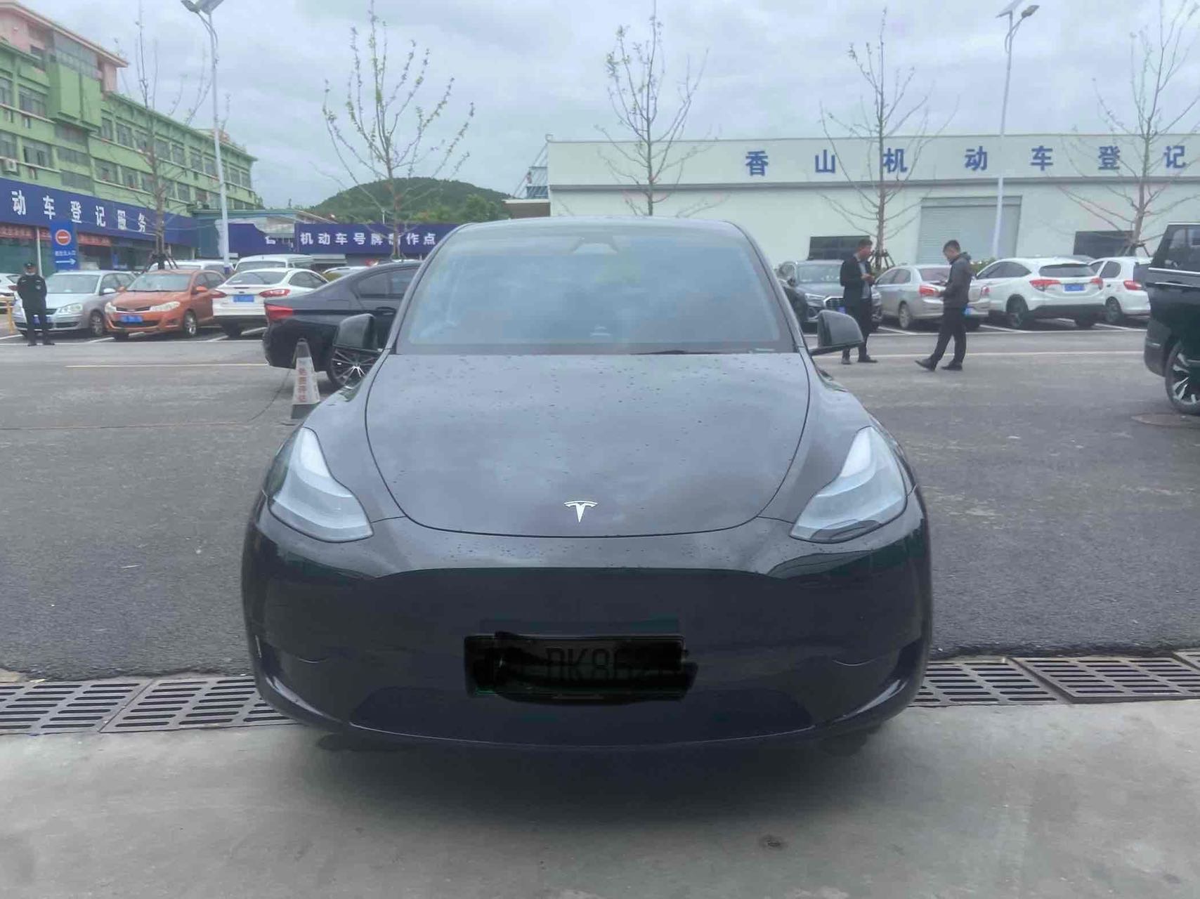 Tesla Model Y 2024 car image #2