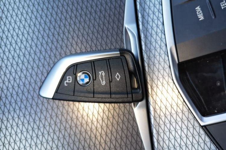 BMW 3 Series 2024 #9 BMW 3 Series 2024 immagine di auto #9