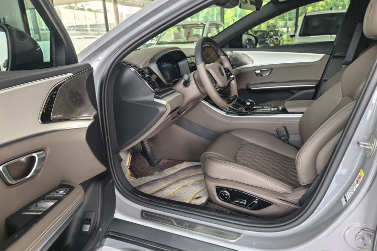 BYD Han 2024 car image #13