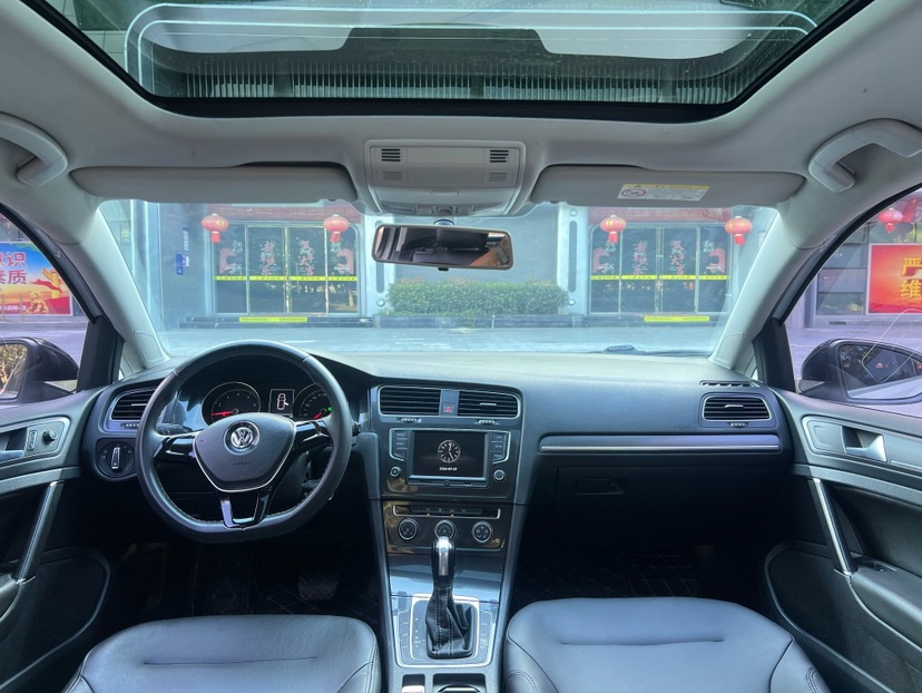 Volkswagen Golf 2017 car image #6