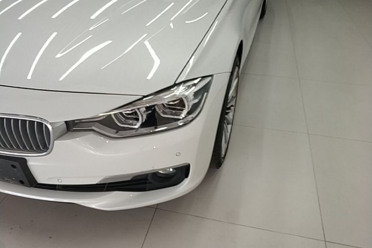 BMW 3 Series 2018 car image #23