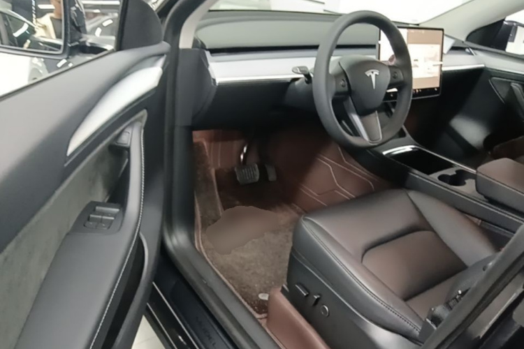 Tesla Model Y 2024 #16 Tesla Model Y 2024 car image #16