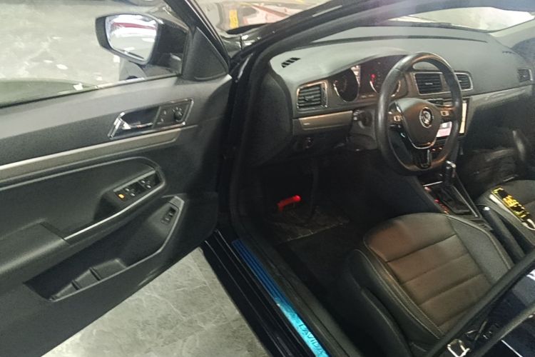 Volkswagen Lavida 2017 car image #12