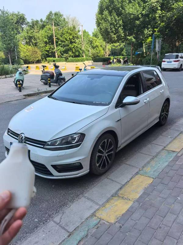 Volkswagen Golf 2017 car image 