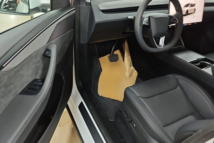 Tesla Model Y 2026 #16 Tesla Model Y 2026 car image #16