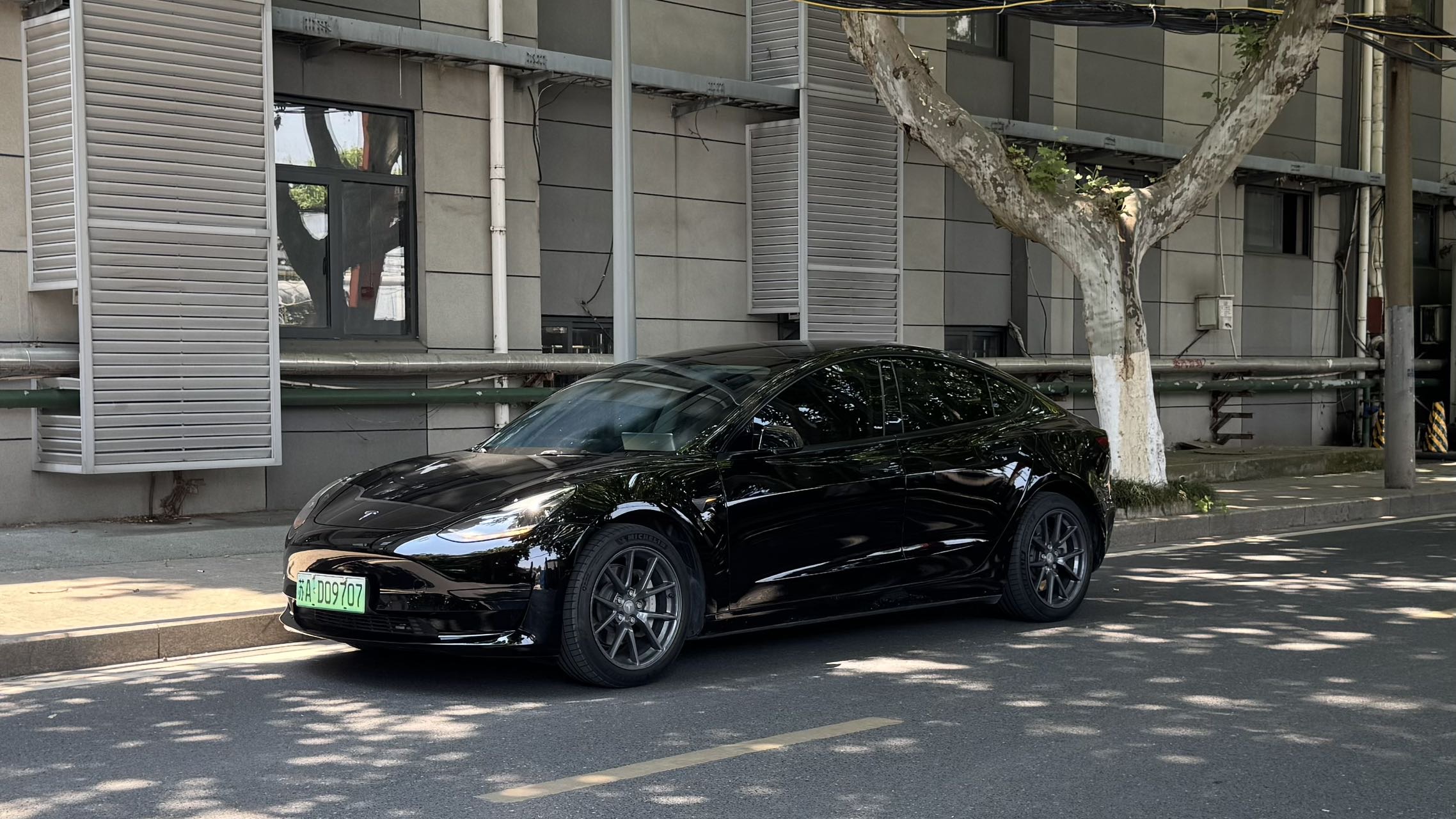 Tesla Model 3 2021 car image 