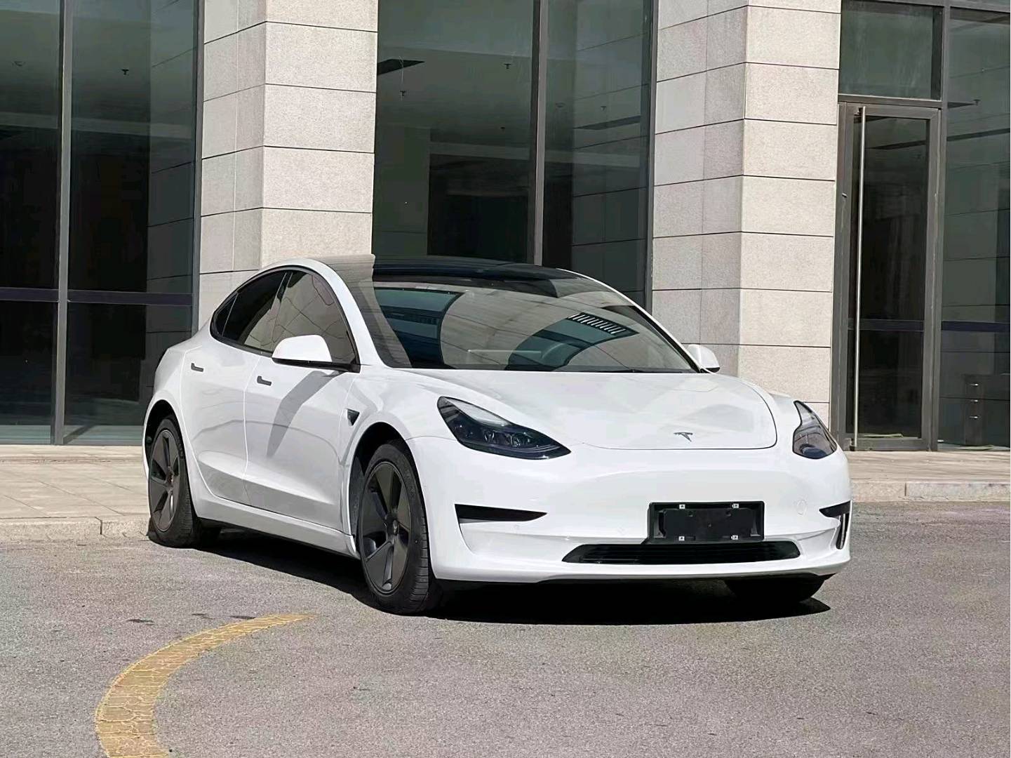 Tesla Model 3 2023 car image #5