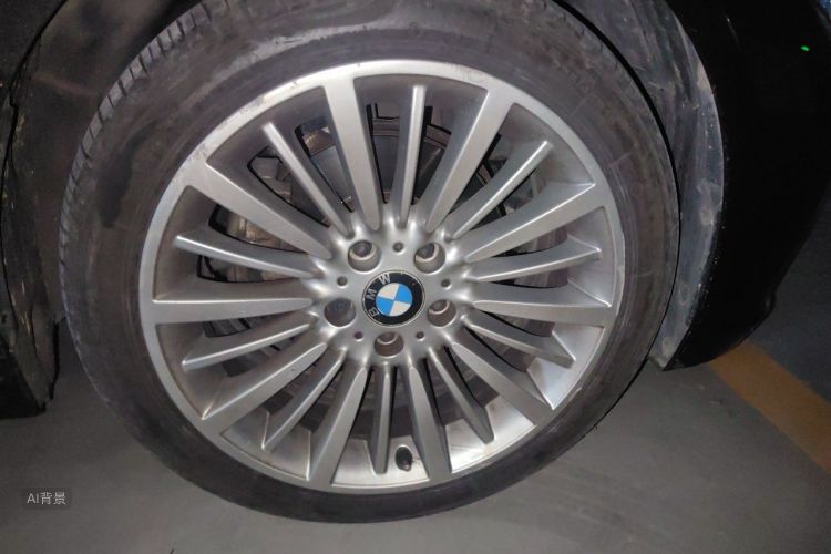 BMW 3 Series 2018 immagine di auto #9