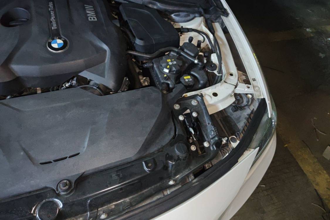 BMW 3 Series 2017 car image #12