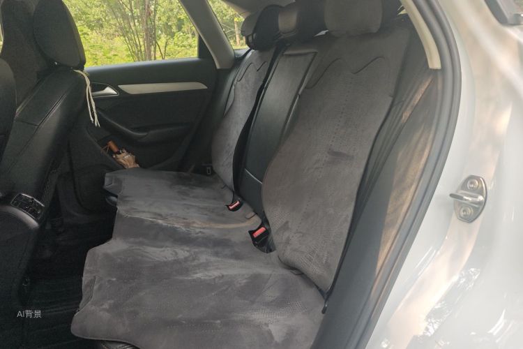 Audi Q3 2018 car image #19