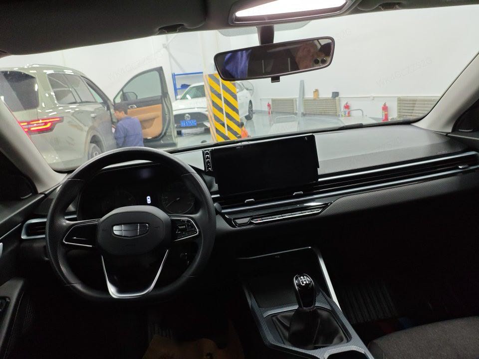 GEELY Emgrand 2025 car image #4