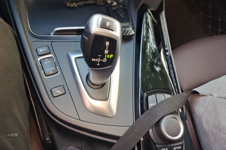 BMW 3 Series 2018 #16 BMW 3 Series 2018 car image #16