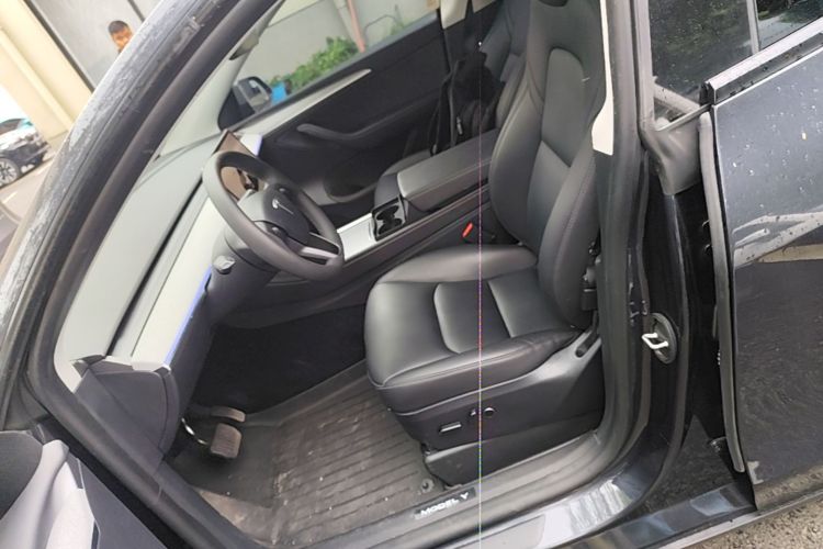 Tesla Model Y 2024 car image #15