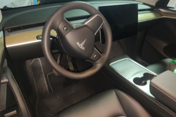 Tesla Model Y 2023 #15 Tesla Model Y 2023 car image #15