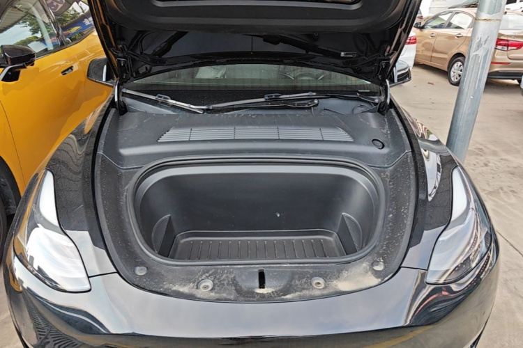 Tesla Model Y 2021 car image #22