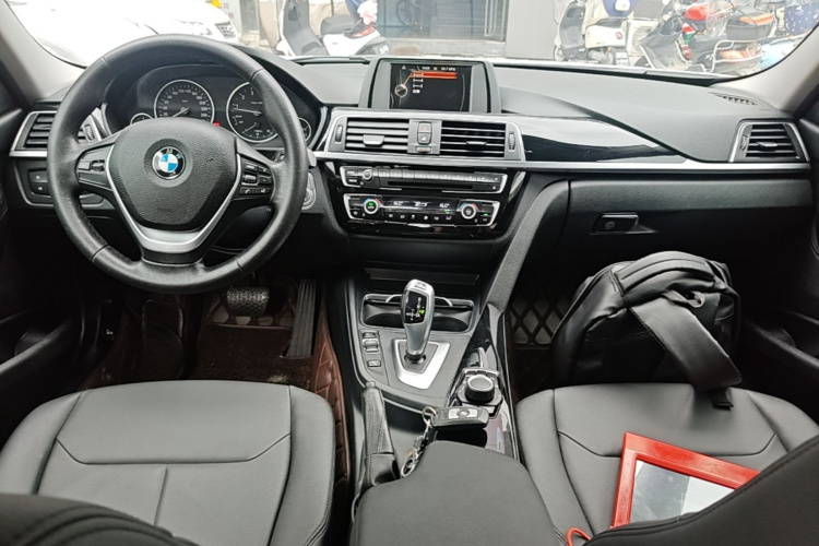 BMW 3 Series 2017 صورة سيارة #10