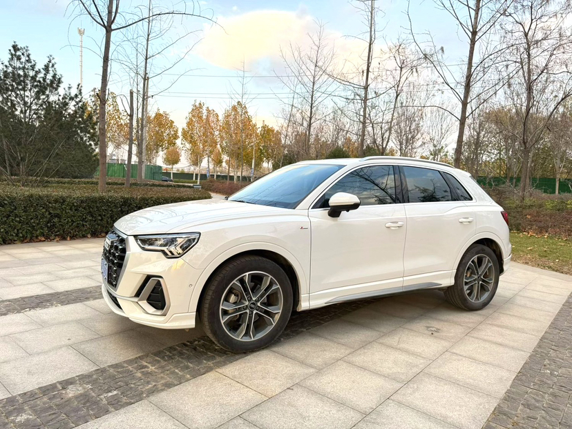 Audi Q3 2023 Audi Q3 2023 immagine di auto