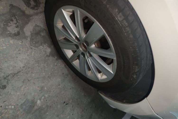 Volkswagen Polo 2015 car image #9