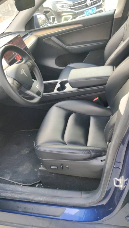Tesla Model Y 2023 صورة سيارة #4