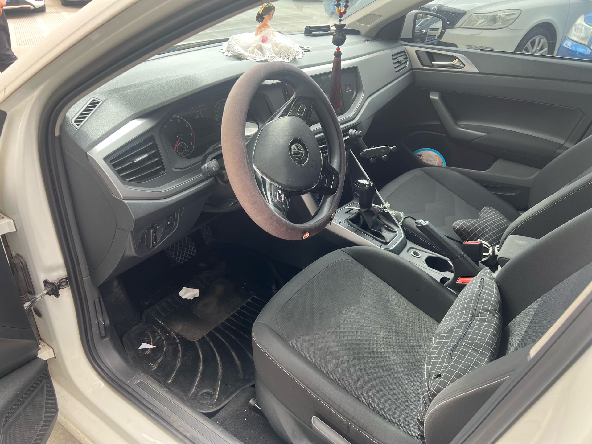 Volkswagen Polo 2020 car image #2