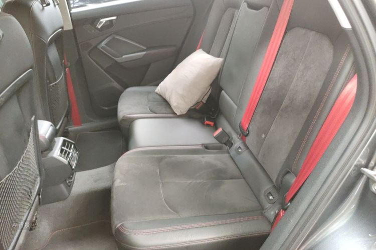 Audi Q3 2020 car image #19