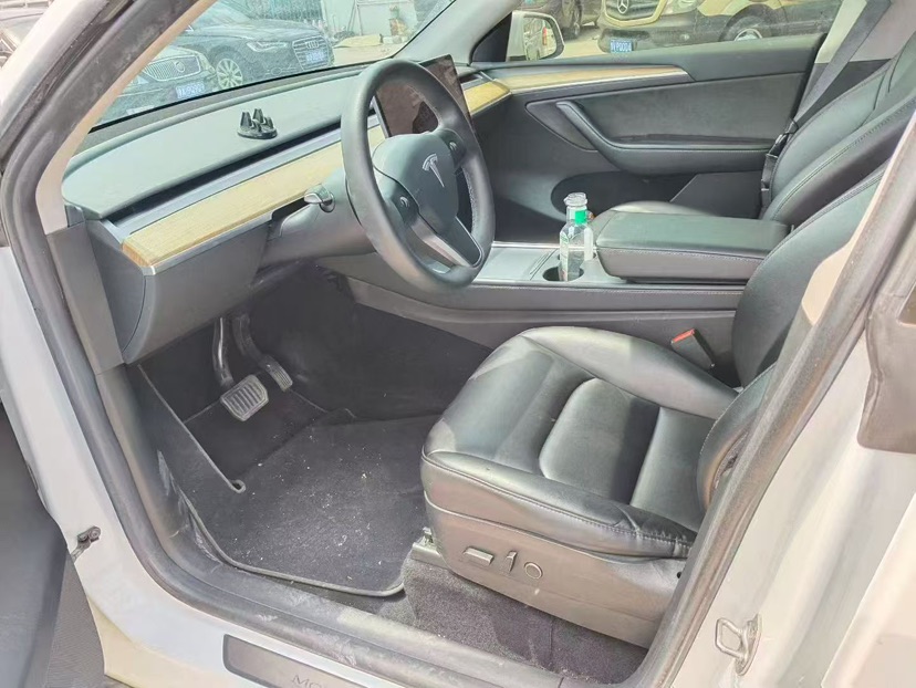 Tesla Model Y 2023 #4 Tesla Model Y 2023 car image #4