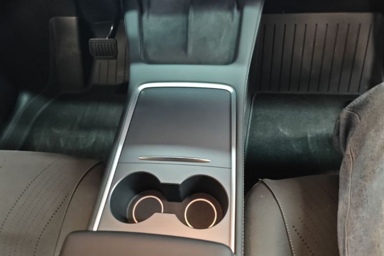 Tesla Model Y 2024 car image #14