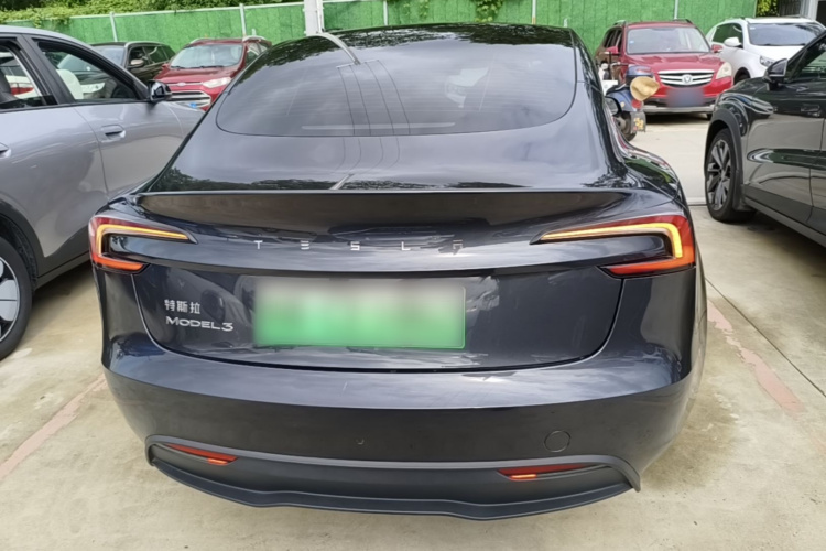 Tesla Model 3 2025 car image #6