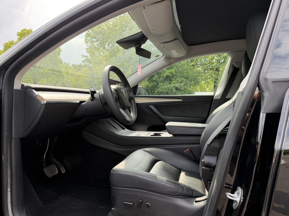 Tesla Model Y 2023 #13 Tesla Model Y 2023 car image #13
