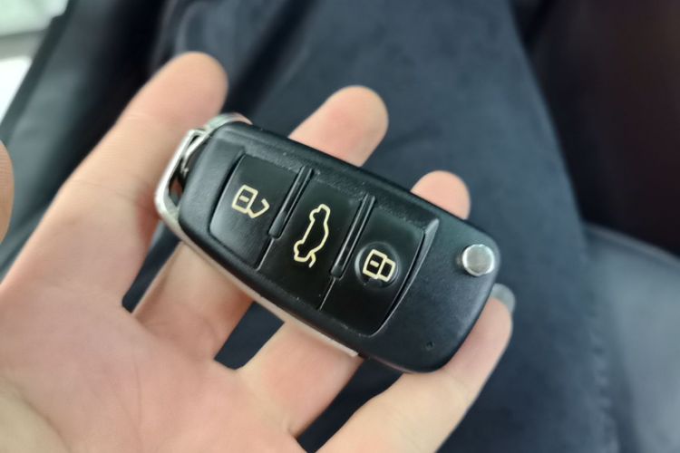 Audi Q3 2017 car image #9