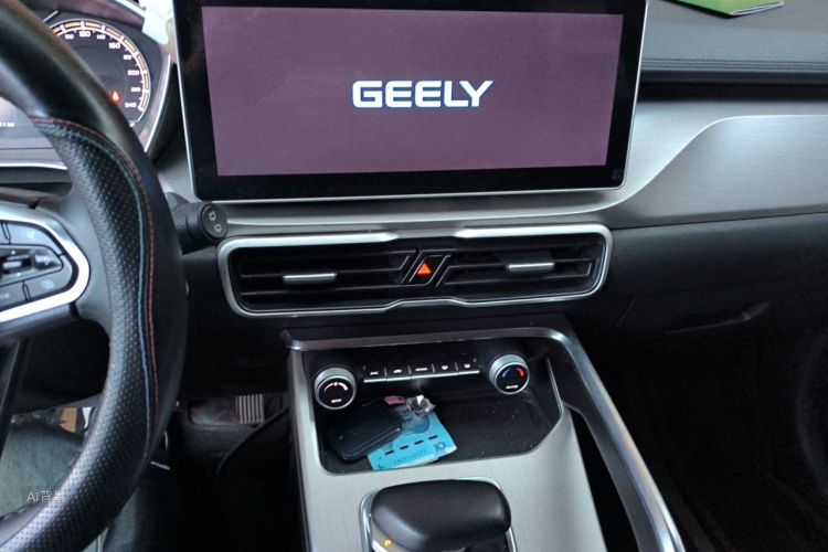 GEELY Coolray 2023 immagine di auto #15
