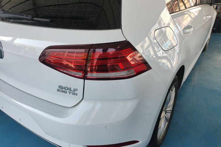 Volkswagen Golf 2018 car image #8
