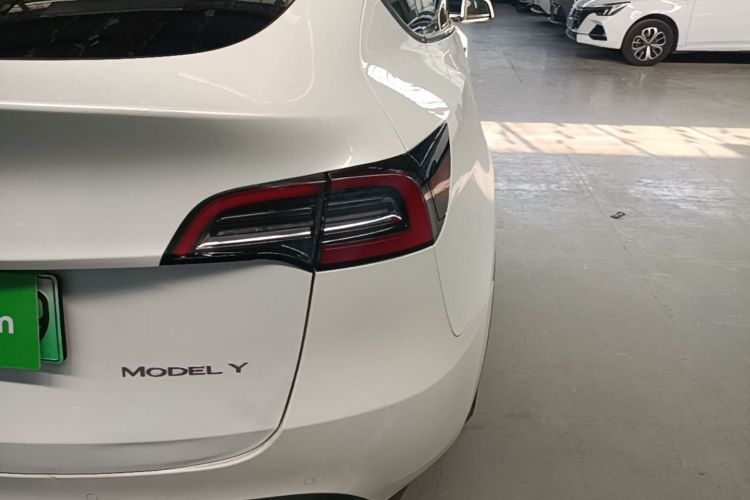Tesla Model Y 2022 car image #8
