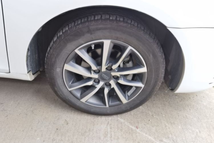 GEELY Emgrand 2019 car image #9