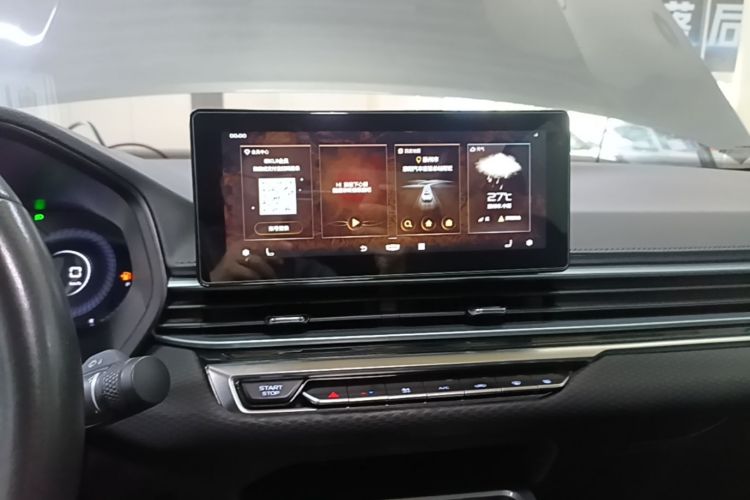 GEELY Emgrand 2021 car image #13