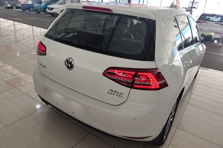 Volkswagen Golf 2017 car image #7