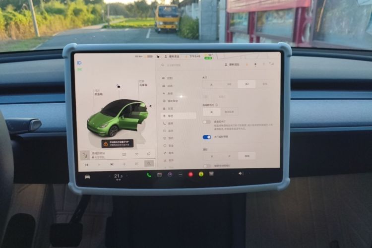 Tesla Model Y 2024 immagine di auto #13